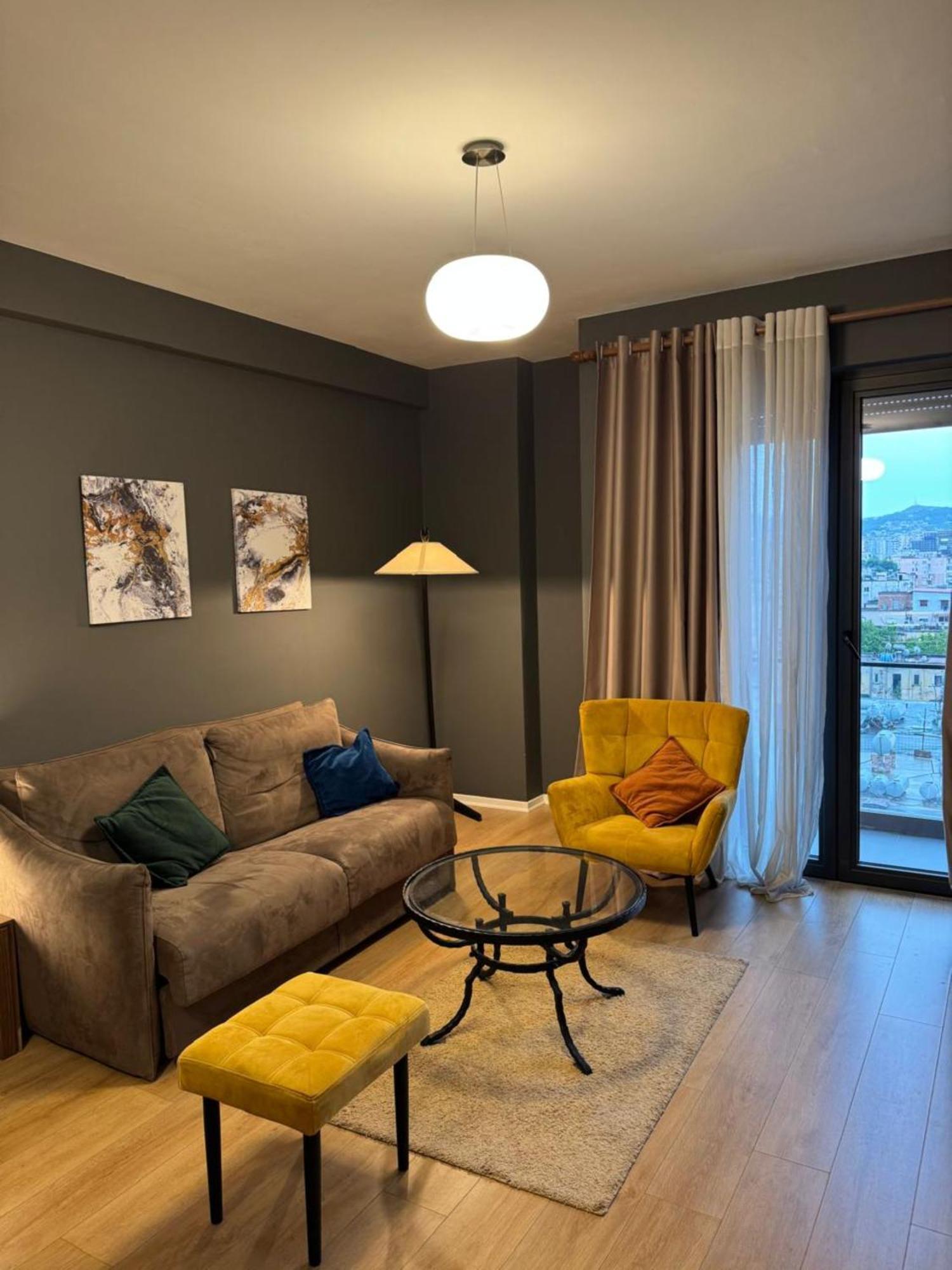 Kalpazo 21 * Tirana
